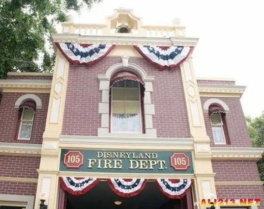 鬼屋里真有死人？美国迪士尼乐园不为人知的10个秘密