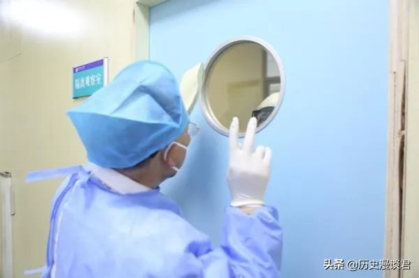 李文亮去世后，为什么各大媒体都有他的事迹？