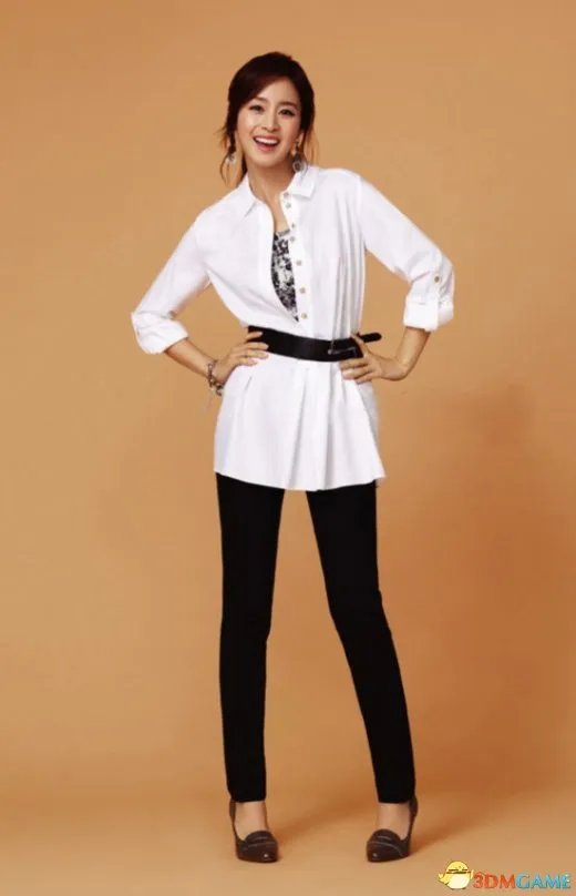 深大校花温健婷新旧照片对比：青涩退去变优雅