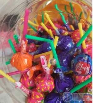 棒棒糖的棒子上为什么会有一个小孔