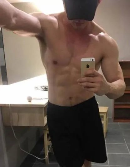 南拳妈妈组合中，39岁张杰参加健美比赛，体脂低至8%，这肌肉是认真的吗？