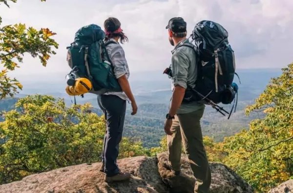 因游客购物不多，导游发牢骚，出去玩就一定得消费吗？