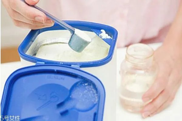 奶粉不容易溶解怎么回事 奶粉不易溶解怎么办