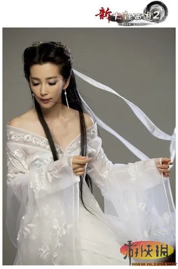 李冰冰代言造型神似小龙女 网友称完爆陈妍希