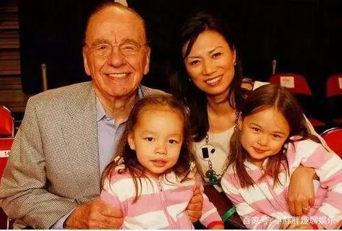 嫁豪门，恋上小鲜肉，52岁的邓文迪过得怎么样？