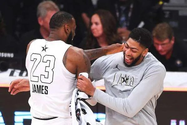 詹姆斯和浓眉之间的关系真如表明上那么好吗？