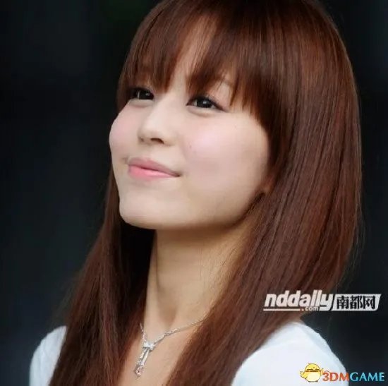 深大校花温健婷新旧照片对比：青涩退去变优雅