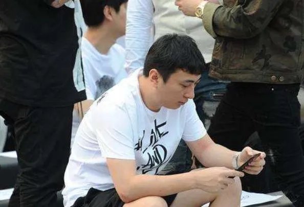 最近比较消停的王思聪又开撕，李宁董事长做了什么遭怼？