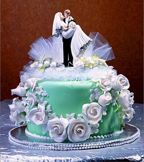 婚庆蛋糕价格一览表  定做婚礼蛋糕要多久