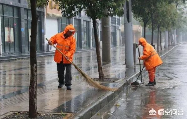 广东深圳环卫工夫妇制止行人丢垃圾遭殴打被赔5000元，你认为环卫工人制止有错吗？