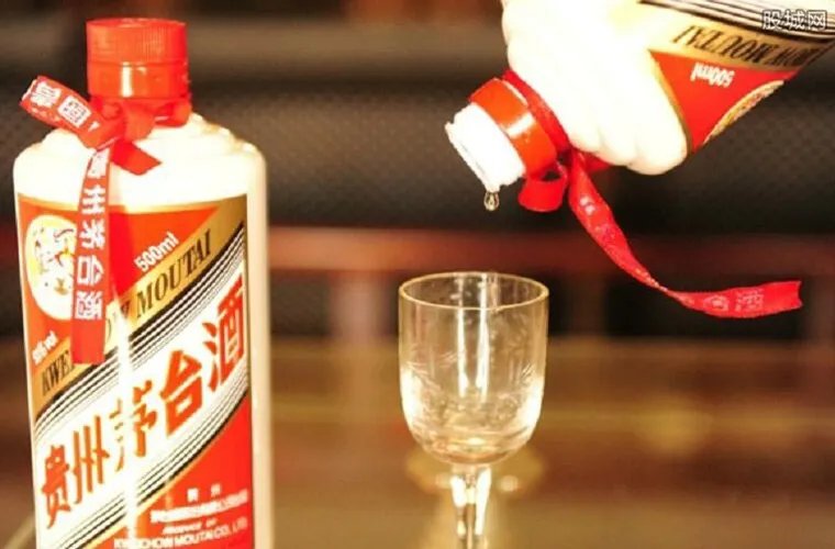 贵州茅台跌破700 贵州茅台酒价格表