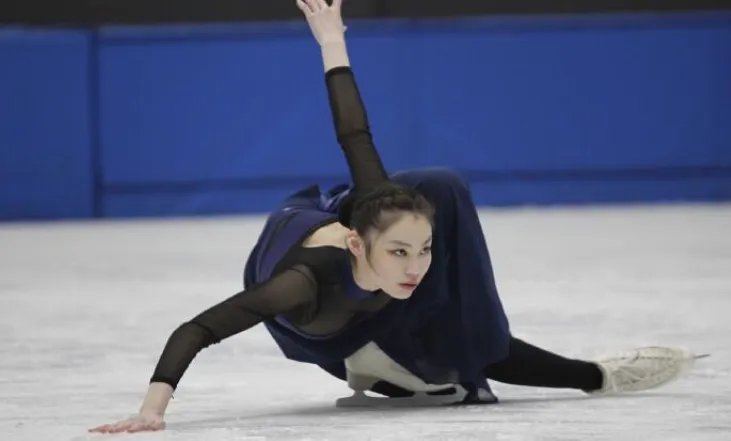 于小雨和金杨这对青春组合,为何会被教练给拆散呢?