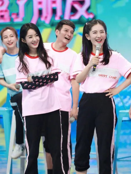 王俊凯刘昊然胡先煦同游迪士尼，娱乐圈你不知道的友情？