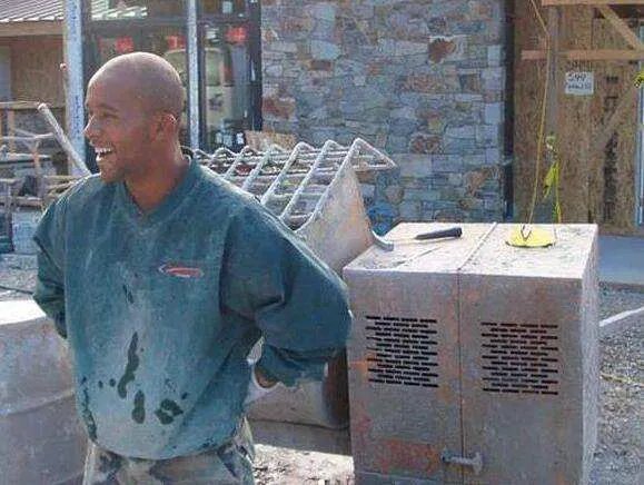 1米6拳王狄米崔斯·约翰逊曾是搬运工现况如何？