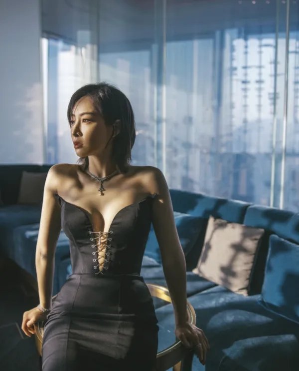 芭莎慈善夜竟然这么卷？女明星几乎人均一件高定！