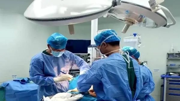 湖南一男子瞒着母亲捐献遗体器官救5人，你如何看待此男子的行为？