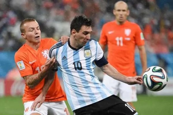 荷兰和阿根廷谁会赢呢？