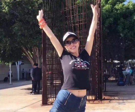 刘晓庆晒美照扮嫩 承认容貌靠整容