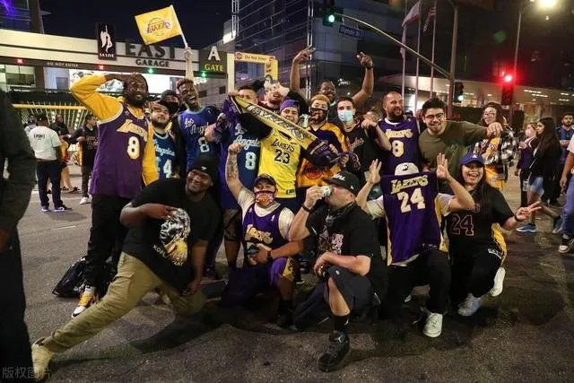 詹姆斯已经承诺，洛杉矶是他最后的归宿！湖人会为他树立雕像吗？