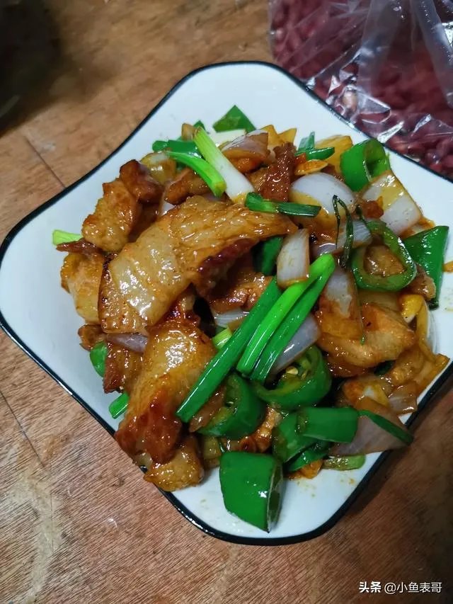 如何烧鱼不粘锅？