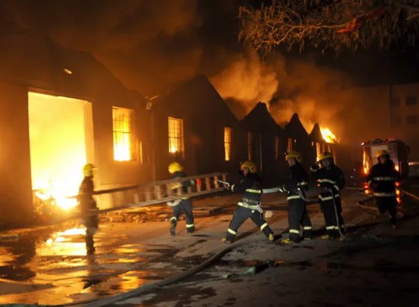 昆明呈贡一仓库起火了，导致其起火的原因是什么？