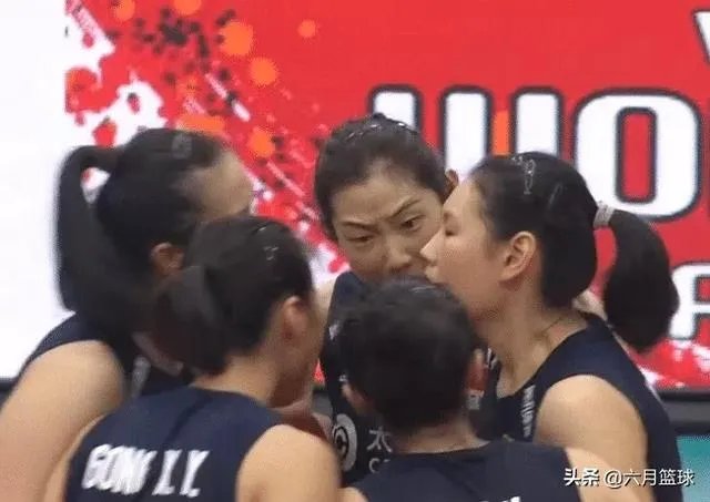 女排战胜荷兰获九连胜，但为何比赛中朱婷怒吼队友，赛后全队没有庆祝，当时发生了什么？