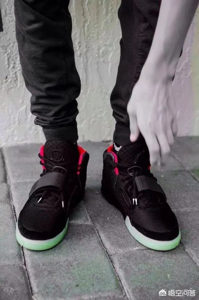 Nike Air Yeezy 2为什么被炒到那么高的价格？