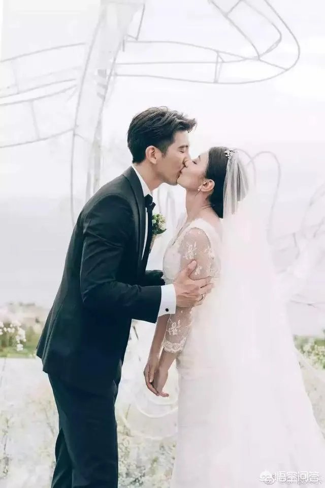 贾静雯和修杰楷相爱多年，你怎么看待他们如今才办婚礼？
