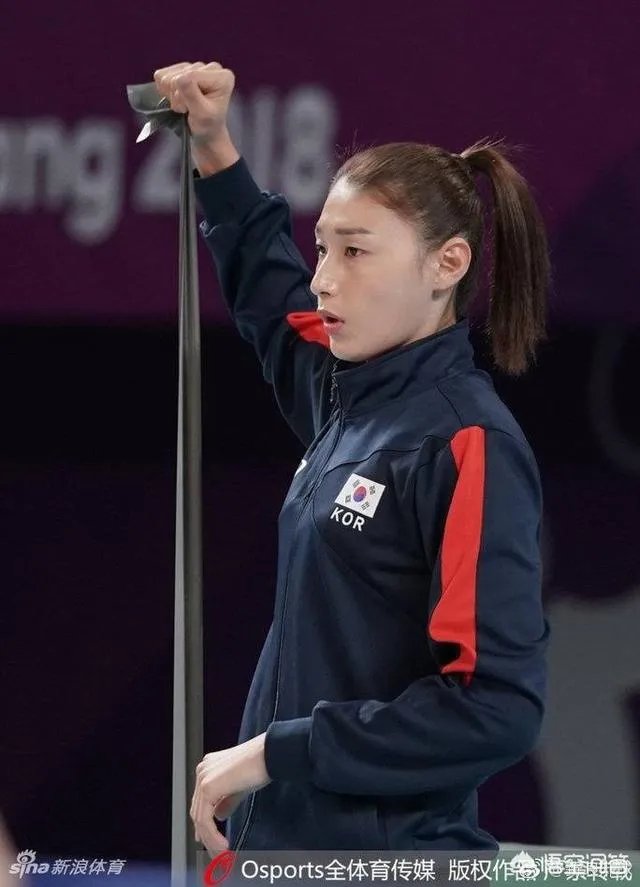 中国对阵韩国的女排比赛中，第三局韩国队被中国队打了7-0，韩国主教练气得抱头，你怎么看？