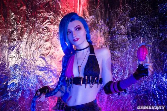 白俄妹子《LOL》金克斯COS 暴走萝莉自带表情包