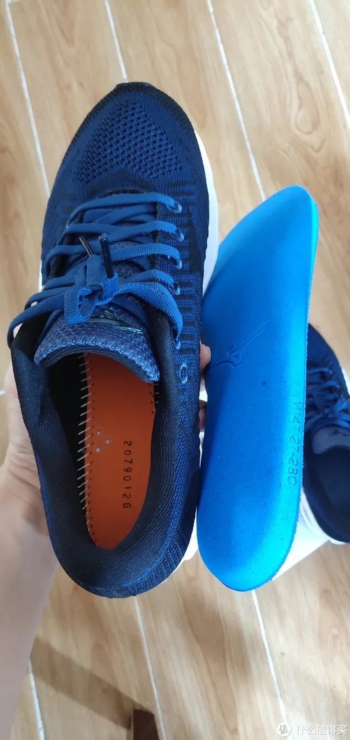 首次入手美津浓跑鞋——开箱分享
