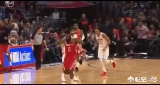 哈登晃倒韦斯利约翰逊数米远，等他站起来再投进三分，什么水平？