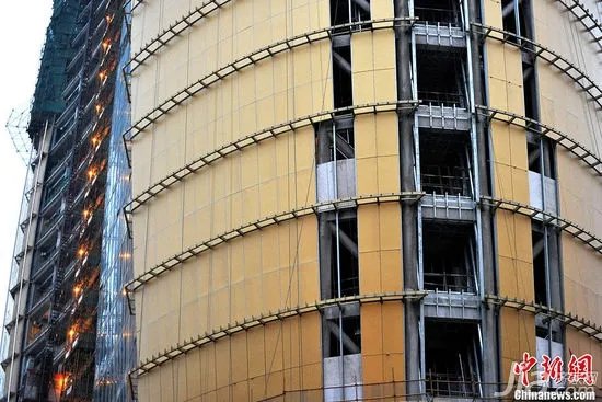 人民日报新大楼披上“土豪金”似黄金甲