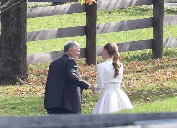 比尔盖茨女儿奢华大婚，单婚礼场地就花了1亿，婚礼现场有多震撼？