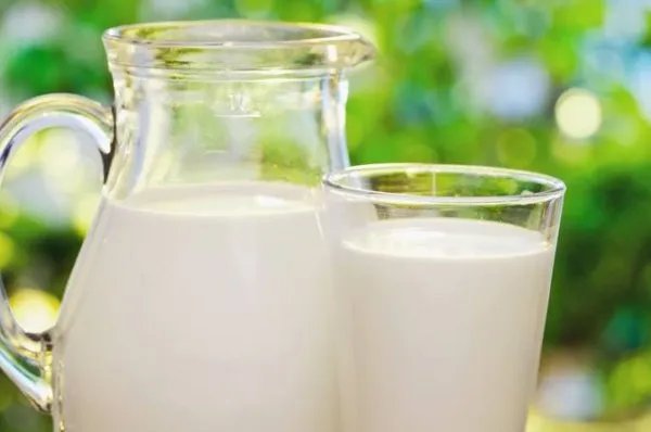 用纯牛奶敷脸真的可以美白吗？