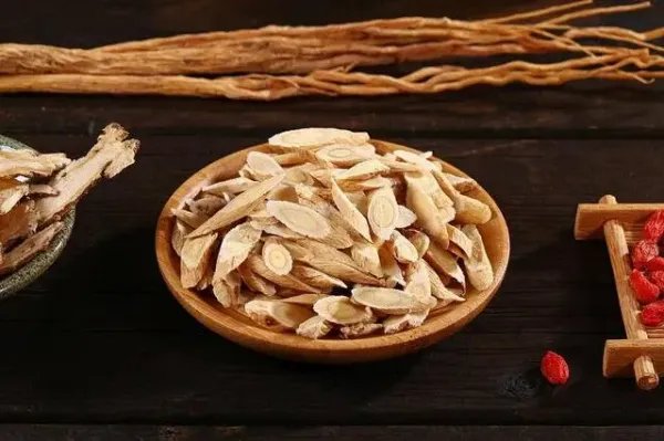 浙江一月子中心在鸡汤里加党参被罚，原因是什么？