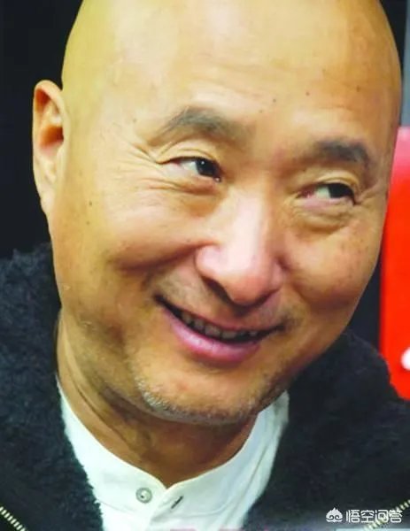 陈佩斯深夜发文缅怀春晚开创者黄一鹤，却因使用繁体字遭到网友热议，对此你怎么看？