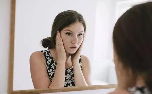 张凯丽的容貌观：以不变的内心应对外界对美的要求，你如何处理容貌焦虑？