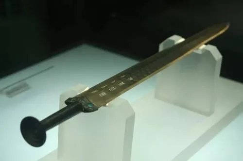 《国家宝藏》的嘉宾是节目组请的还是地方博物馆请的？