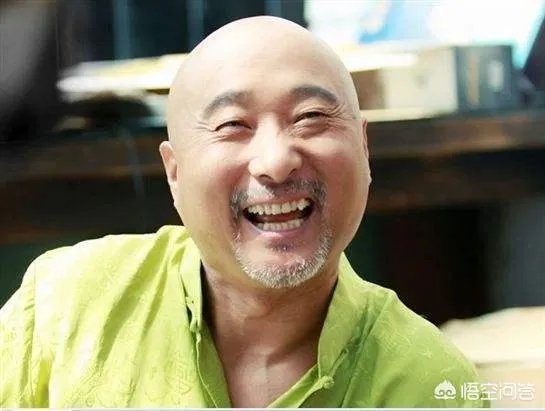 陈佩斯深夜发文缅怀春晚开创者黄一鹤，却因使用繁体字遭到网友热议，对此你怎么看？