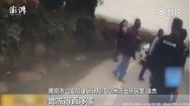 南京女司机开车玩手机，百万玛莎拉蒂进水塘报废，你怎么看？