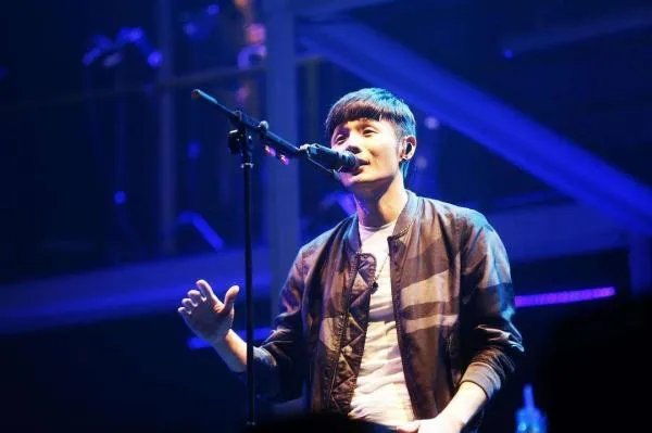 李荣浩发文斥责音乐平台和经纪人，背后有哪些内幕？