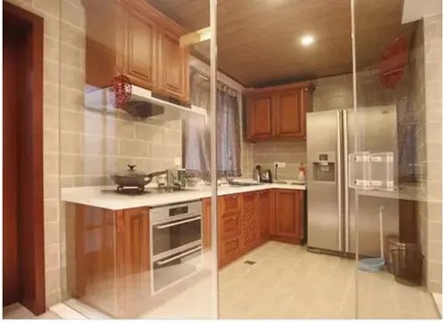 厨房隔断玻璃墙效果图 厨房玻璃隔断如何设计