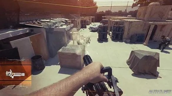 这样的真人CS玩起来那才带劲！各种神级武器乱入