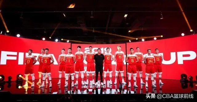中国男篮世界杯战袍出炉，13人亮相谁最有可能无缘大名单？