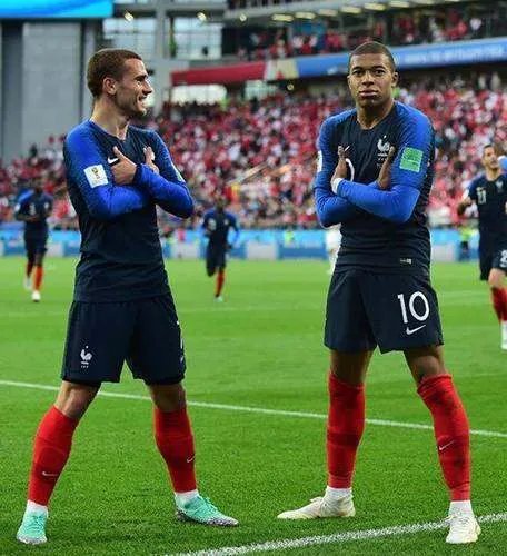 乌拉圭vs法国前瞻，谁能冲进四强？