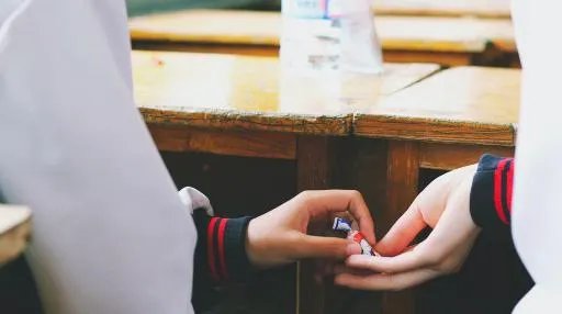 杨丞琳听到潘玮柏结婚她哭了，你身边哪个朋友结婚你会有想哭的冲动？