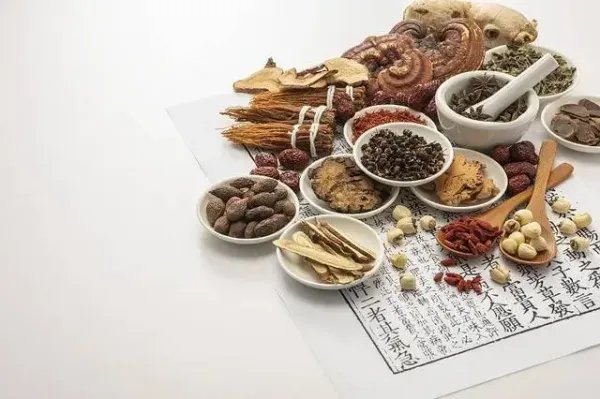 浙江一月子中心在鸡汤里加党参被罚，原因是什么？