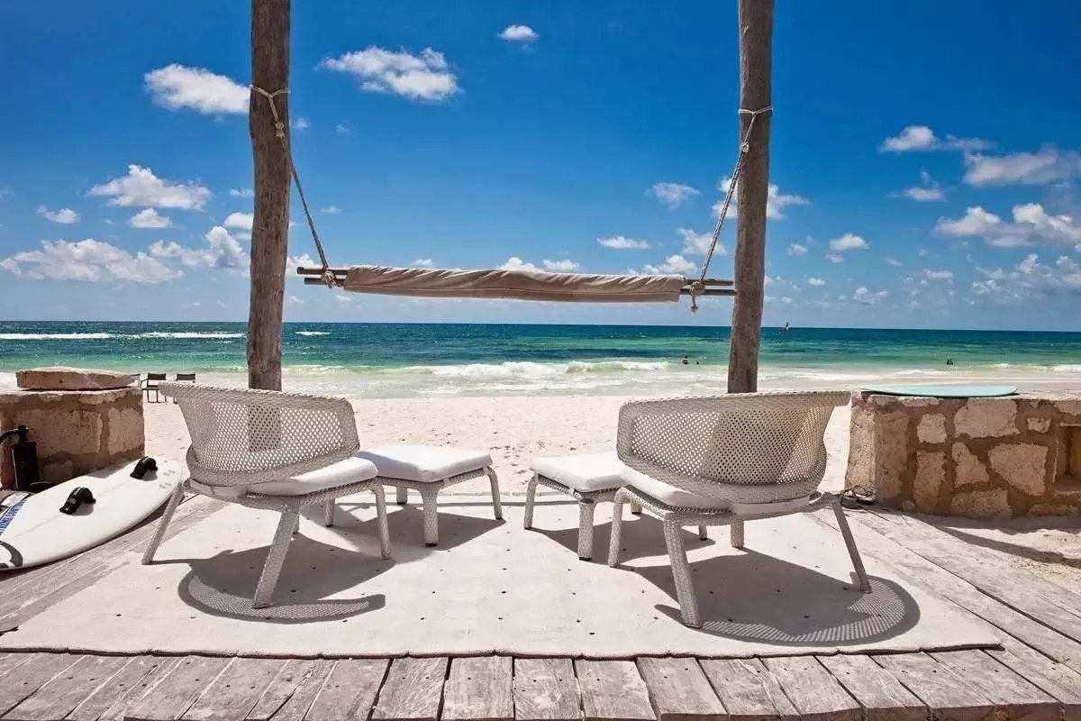 他把家具拍成了时尚大片的格调，香格里拉、四季等国际酒店都是它的忠实客户