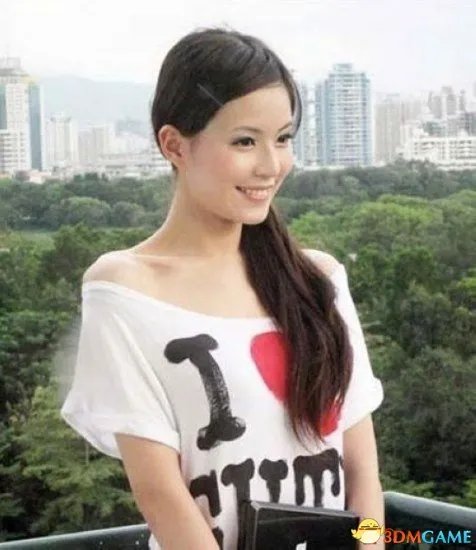 深大校花温健婷新旧照片对比：青涩退去变优雅